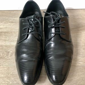 Black staple Mens dress shoe